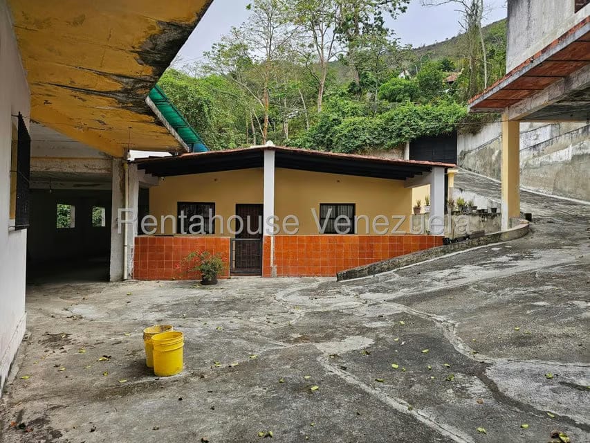 Casa (1 Nivel) en Venta en Avenida Principal Cecilio Acosta, Miranda - 16