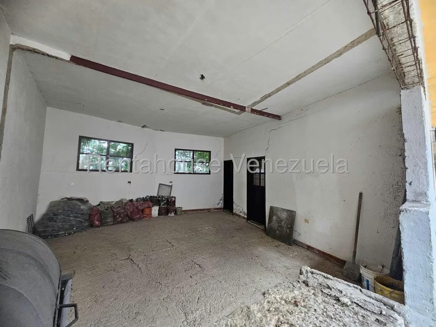 Casa (1 Nivel) en Venta en Avenida Principal Cecilio Acosta, Miranda - 23