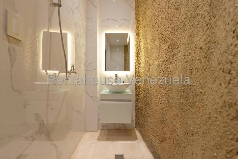 Casa (Duplex) en Venta en Prados del Este, Distrito Metropolitano - 10