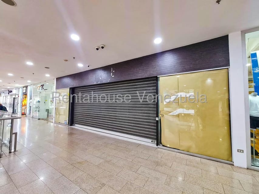Comercial (Local Comercial) en Alquiler en Los Dos Caminos, Distrito Metropolitano - 2