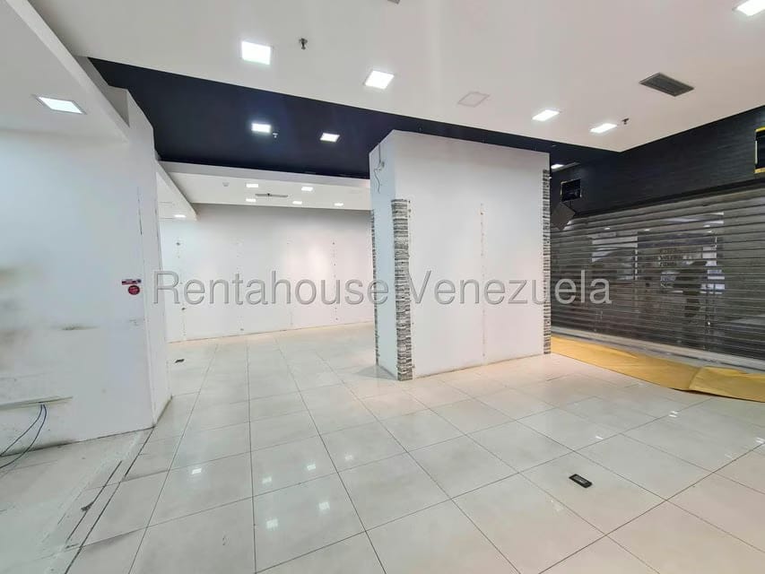 Comercial (Local Comercial) en Alquiler en Los Dos Caminos, Distrito Metropolitano - 6