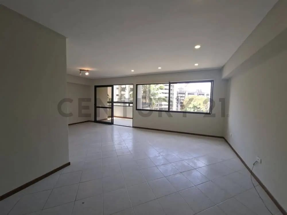 Apto en venta, 134 m² con diseño funcional en Terrazas del Ávila - 3