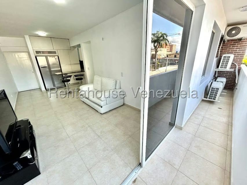 Apartamento (1 Nivel) en Alquiler en Zona Este, Lara - 2