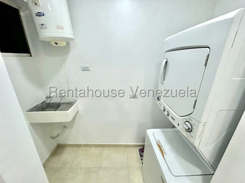 Apartamento (1 Nivel) en Alquiler en Zona Este, Lara - 15