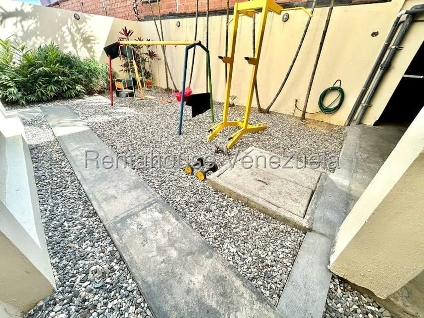 Apartamento (1 Nivel) en Alquiler en Zona Este, Lara - 17