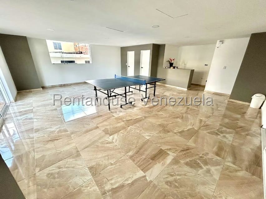 Apartamento (1 Nivel) en Alquiler en Zona Este, Lara - 19