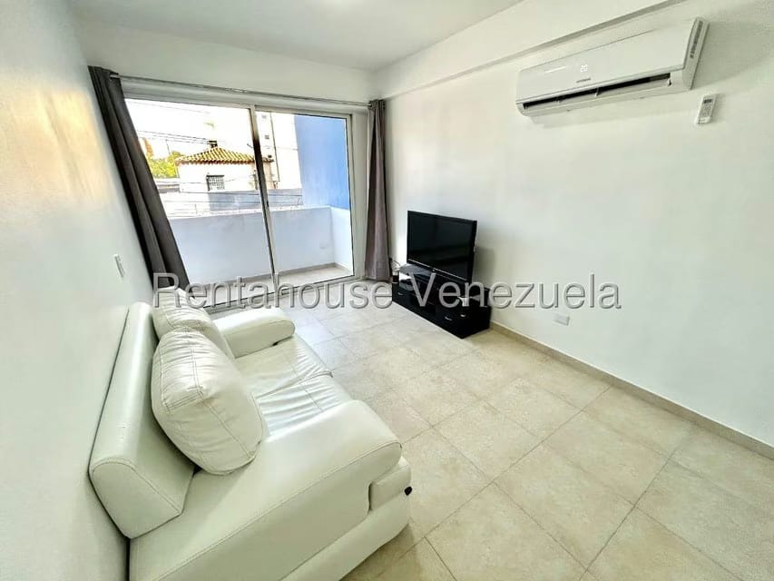 Apartamento (1 Nivel) en Alquiler en Zona Este, Lara - 3