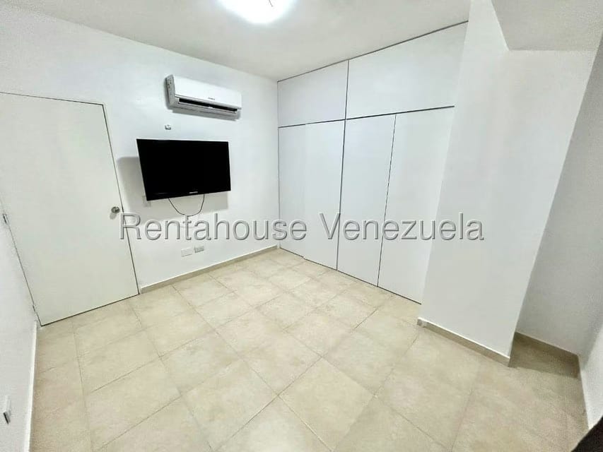 Apartamento (1 Nivel) en Alquiler en Zona Este, Lara - 8
