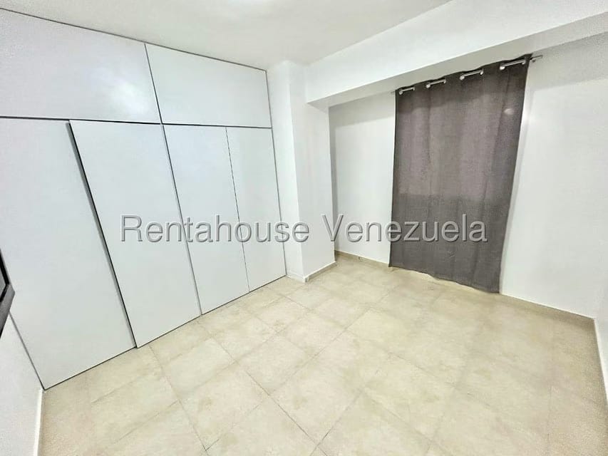 Apartamento (1 Nivel) en Alquiler en Zona Este, Lara - 9