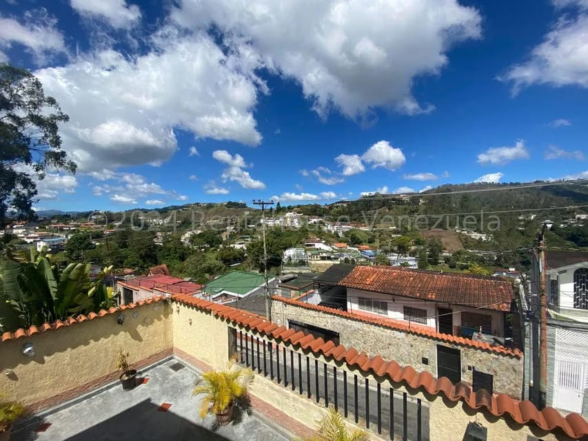 Casa (Contemporaneo) en Venta en Colinas de Carrizal, Miranda