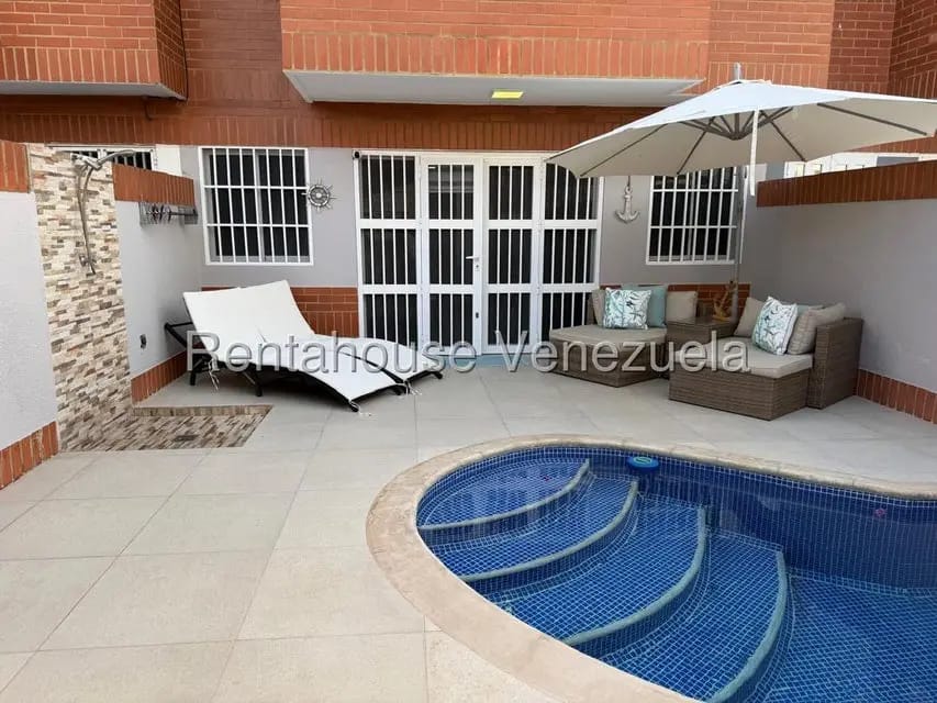 Townhouse (1 Nivel) en Venta en Flamingo, Falcon - 2