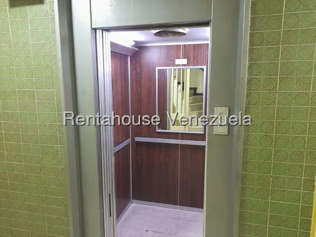 Apartamento (1 Nivel) en Alquiler en Valle Abajo, Distrito Metropolitano - 6
