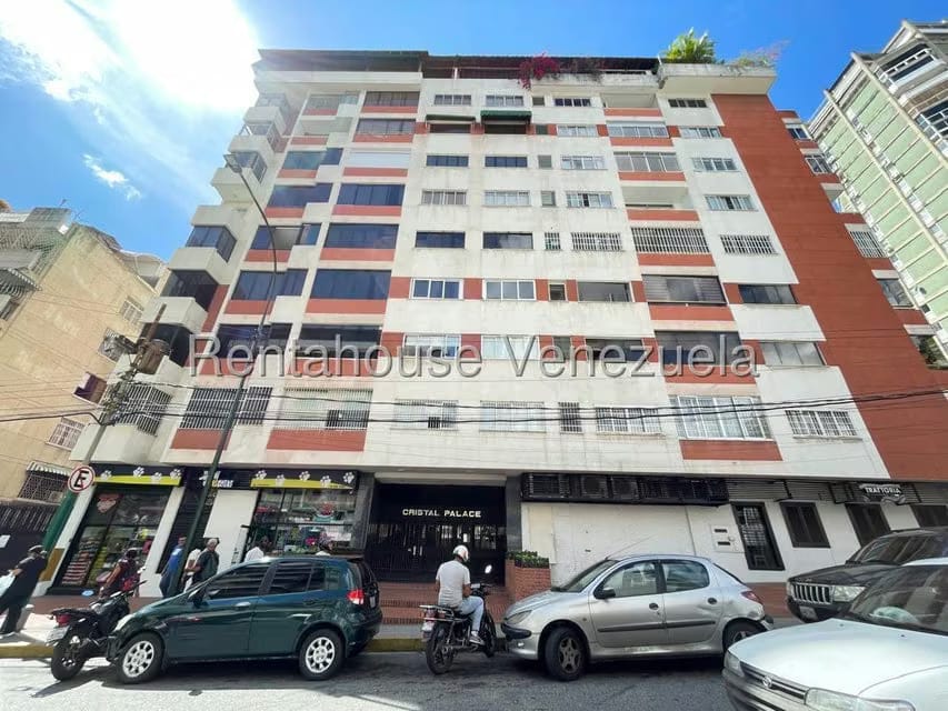 Apartamento (1 Nivel) en Alquiler en Los Palos Grandes, Distrito Metropolitano - 2