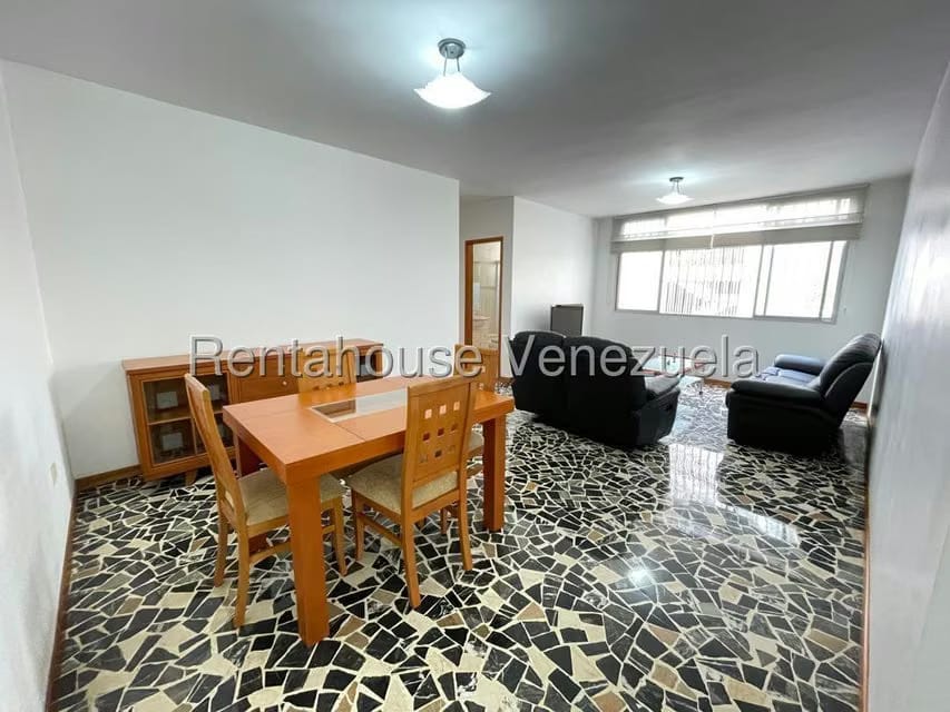 Apartamento (1 Nivel) en Alquiler en Los Palos Grandes, Distrito Metropolitano - 11