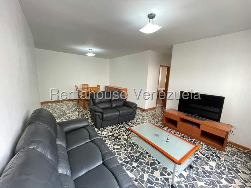 Apartamento (1 Nivel) en Alquiler en Los Palos Grandes, Distrito Metropolitano - 15
