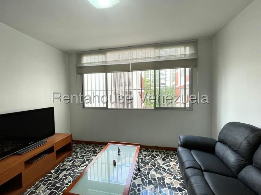 Apartamento (1 Nivel) en Alquiler en Los Palos Grandes, Distrito Metropolitano - 16
