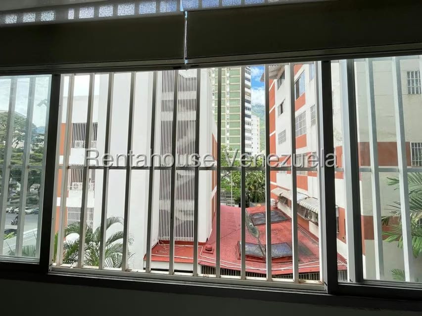 Apartamento (1 Nivel) en Alquiler en Los Palos Grandes, Distrito Metropolitano - 17