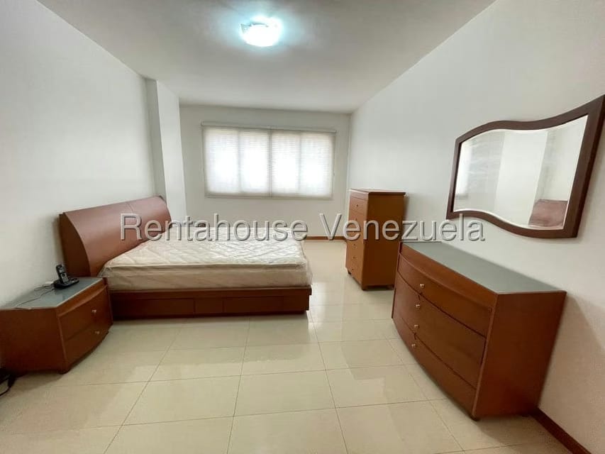 Apartamento (1 Nivel) en Alquiler en Los Palos Grandes, Distrito Metropolitano - 19