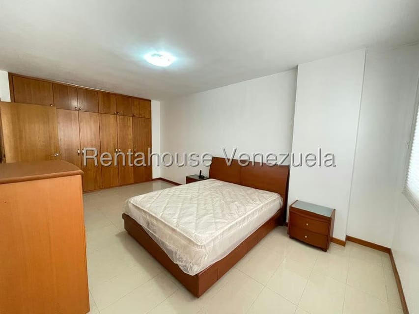 Apartamento (1 Nivel) en Alquiler en Los Palos Grandes, Distrito Metropolitano - 20