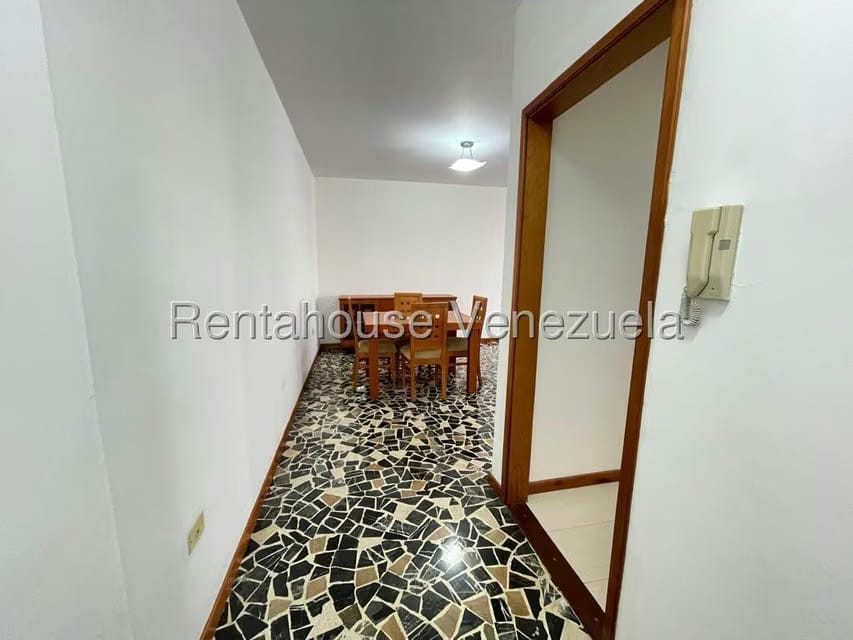 Apartamento (1 Nivel) en Alquiler en Los Palos Grandes, Distrito Metropolitano - 3