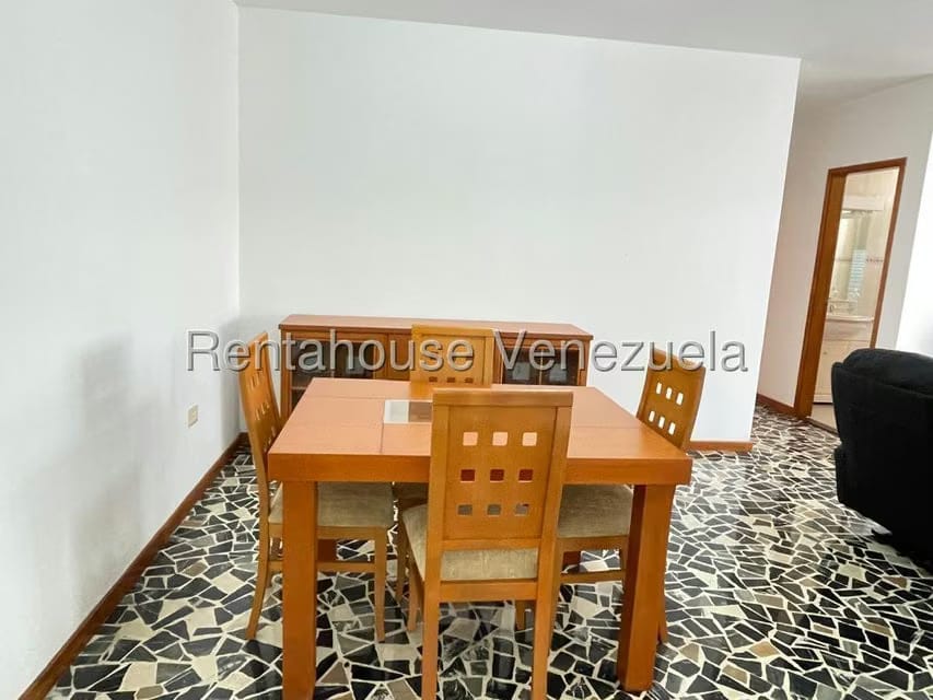 Apartamento (1 Nivel) en Alquiler en Los Palos Grandes, Distrito Metropolitano - 10