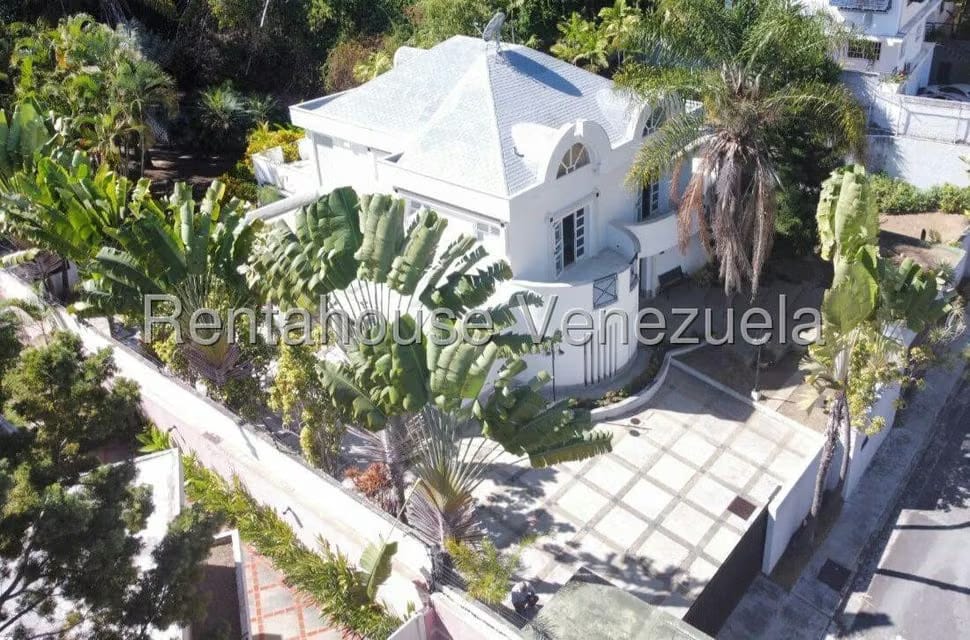 Casa (Duplex) en Venta en Colinas del Tamanaco, Distrito Metropolitano - 2