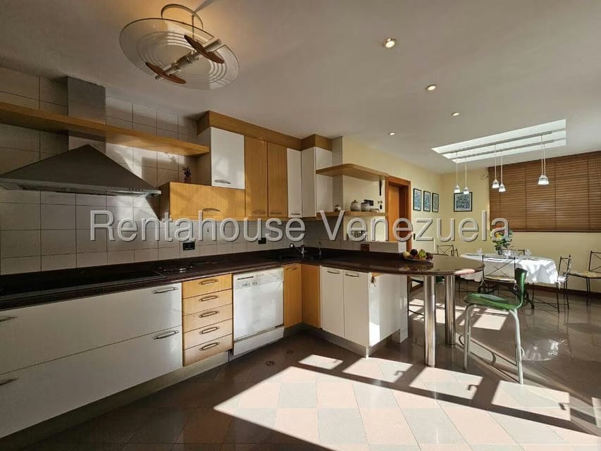 Casa (Duplex) en Venta en Colinas del Tamanaco, Distrito Metropolitano - 13