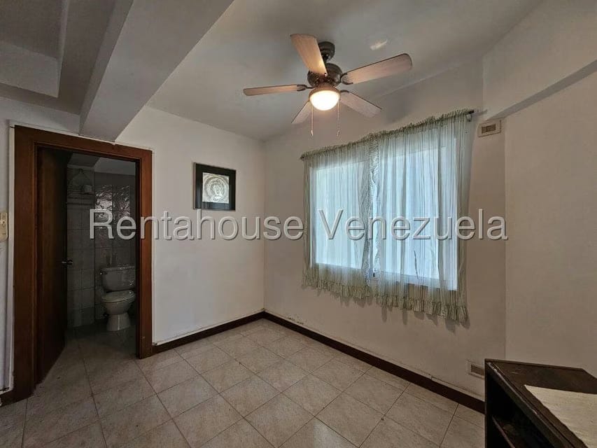 Casa (Duplex) en Venta en Colinas del Tamanaco, Distrito Metropolitano - 16