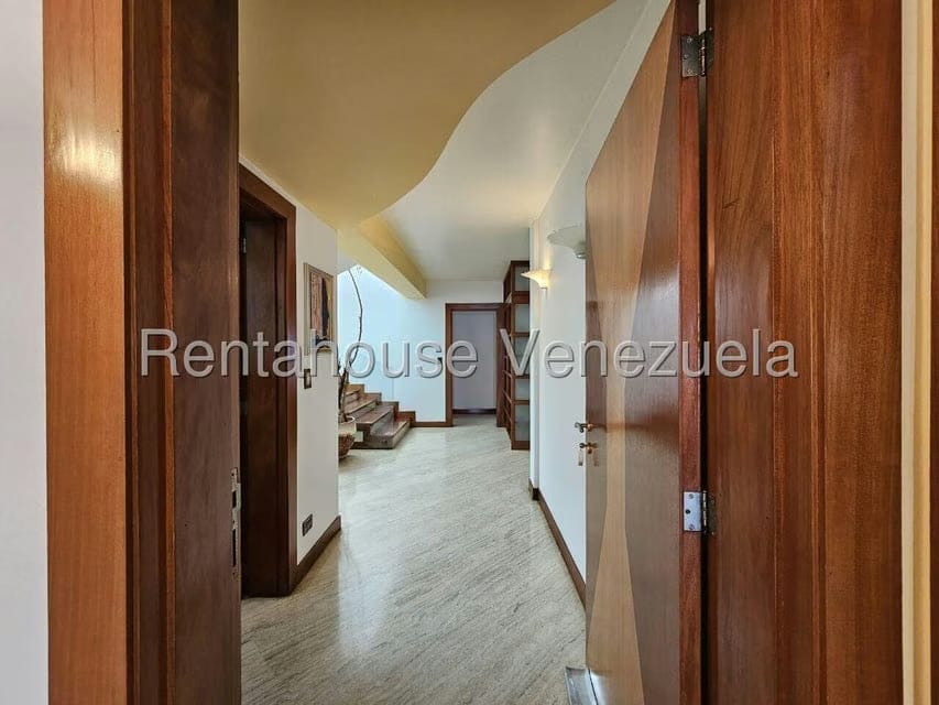 Casa (Duplex) en Venta en Colinas del Tamanaco, Distrito Metropolitano - 17