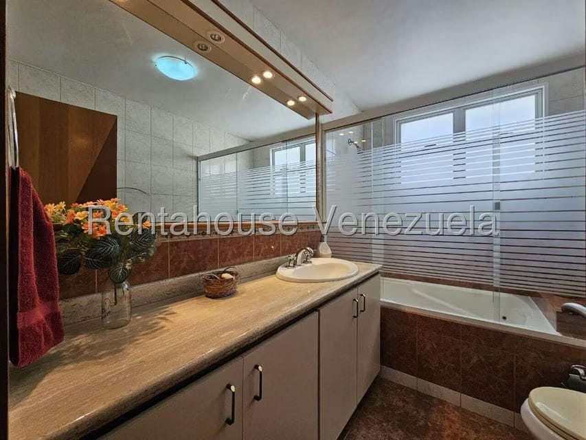 Casa (Duplex) en Venta en Colinas del Tamanaco, Distrito Metropolitano - 18