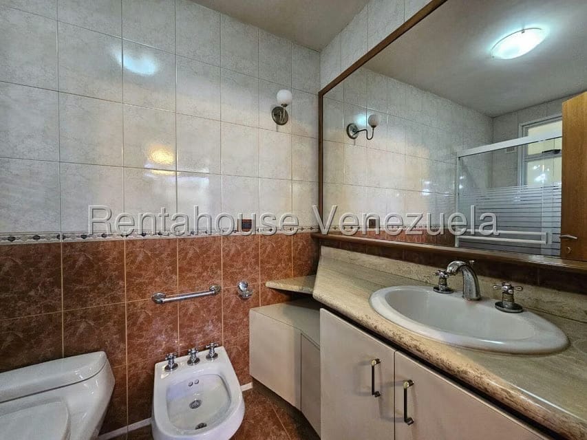 Casa (Duplex) en Venta en Colinas del Tamanaco, Distrito Metropolitano - 21