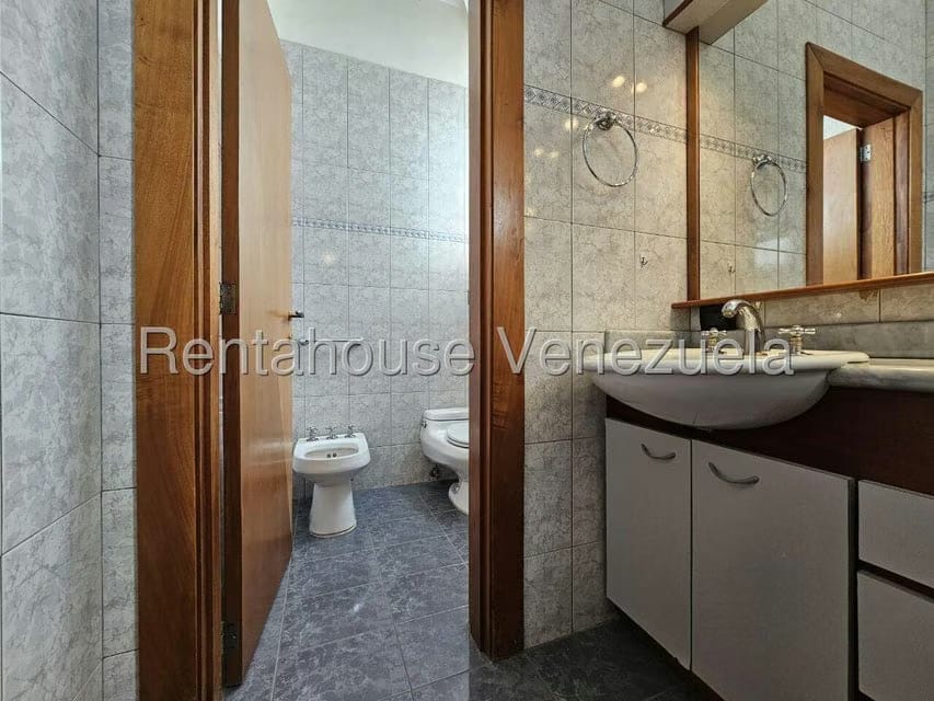 Casa (Duplex) en Venta en Colinas del Tamanaco, Distrito Metropolitano - 33