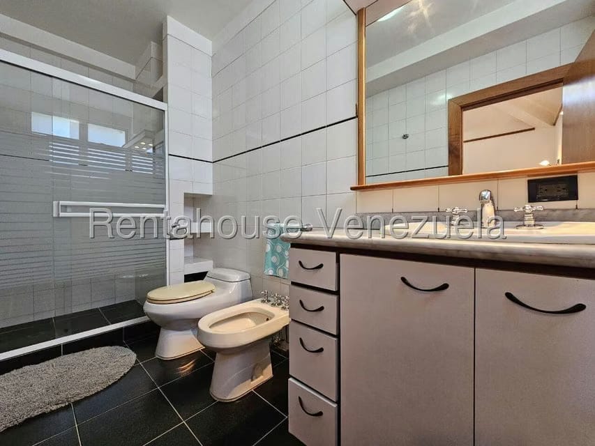 Casa (Duplex) en Venta en Colinas del Tamanaco, Distrito Metropolitano - 40