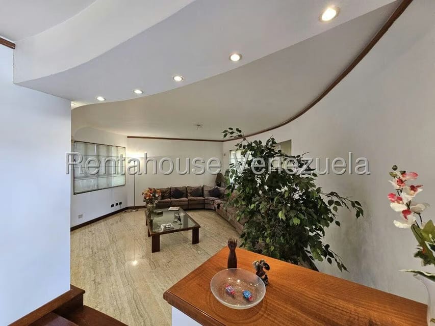 Casa (Duplex) en Venta en Colinas del Tamanaco, Distrito Metropolitano - 9