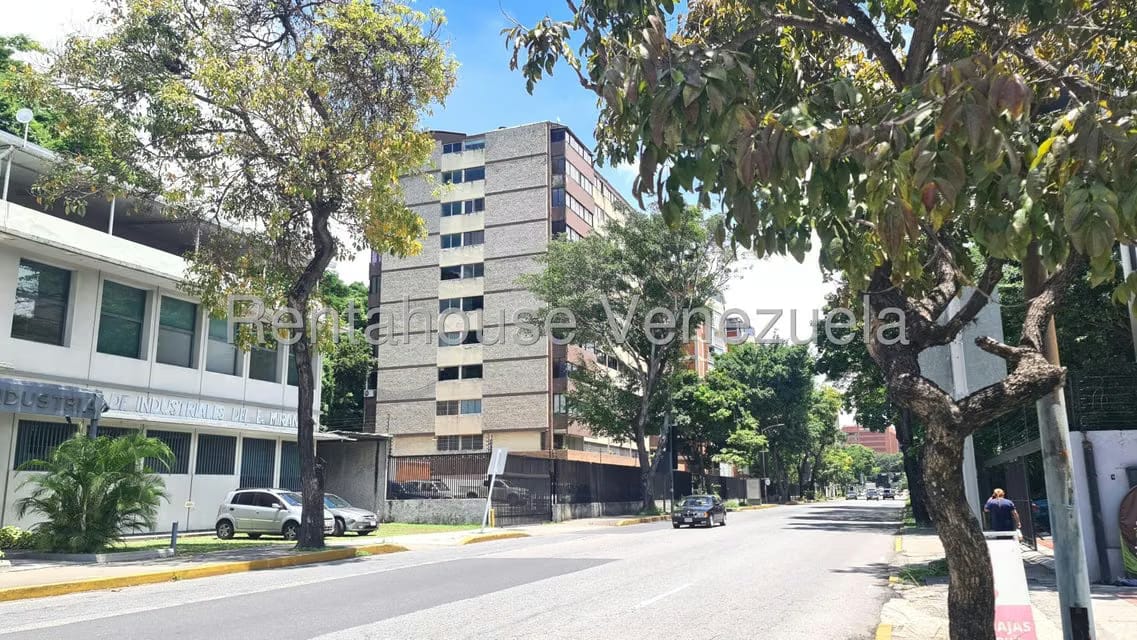 Comercial (Oficina) en Venta en Chuao, Distrito Metropolitano - 2