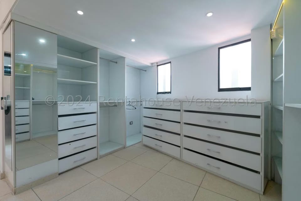 Casa (Duplex) en Venta en Colinas de Bello Monte, Distrito Metropolitano - 56