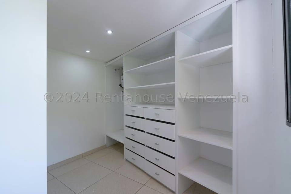 Casa (Duplex) en Venta en Colinas de Bello Monte, Distrito Metropolitano - 60