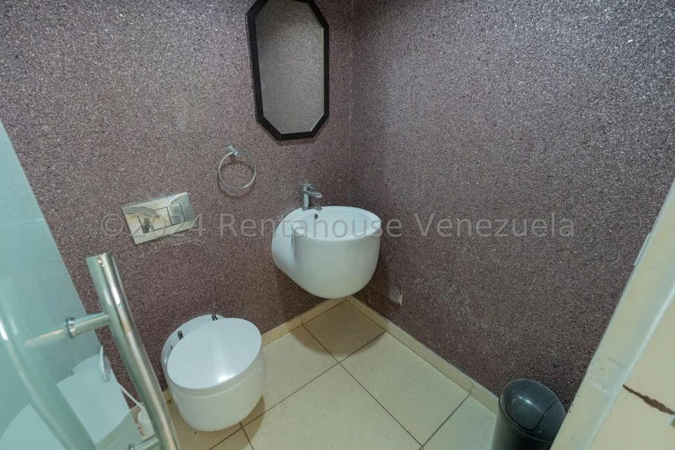 Casa (Duplex) en Venta en Colinas de Bello Monte, Distrito Metropolitano - 61