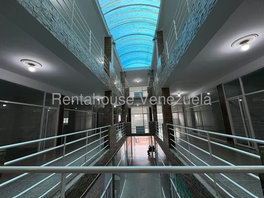 Comercial (Local Comercial) en Alquiler en Parroquia Juan de Villegas, Lara - 12