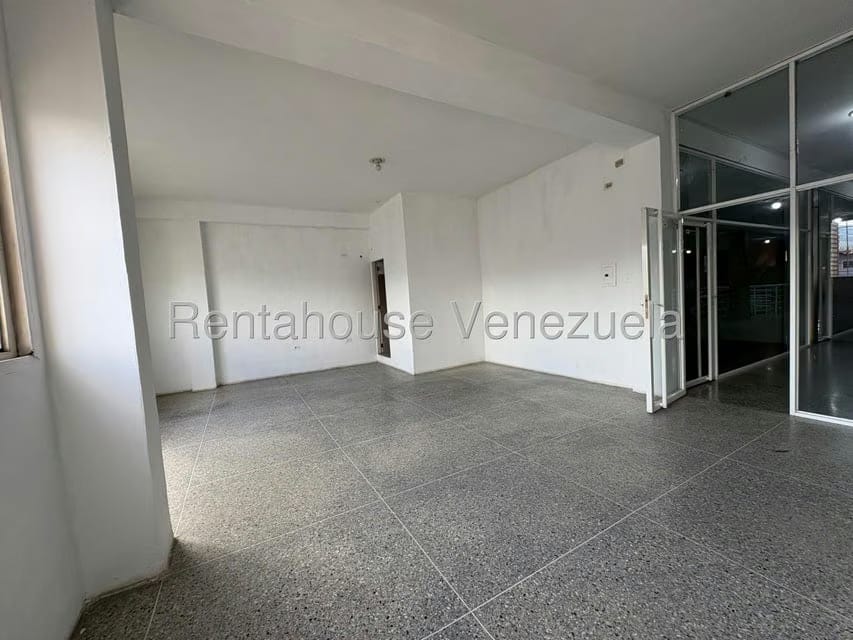 Comercial (Local Comercial) en Alquiler en Parroquia Juan de Villegas, Lara - 4