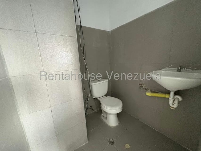 Comercial (Local Comercial) en Alquiler en Parroquia Juan de Villegas, Lara - 9