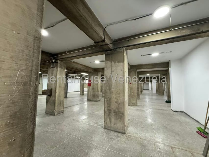 Comercial (Local Comercial) en Alquiler en Parroquia La Candelaria, Distrito Metropolitano - 13