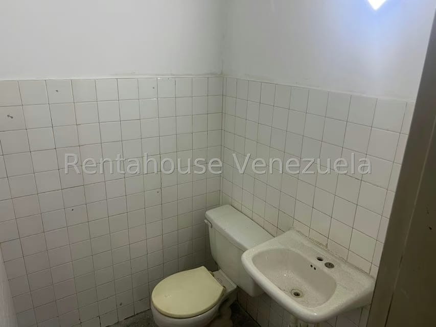 Comercial (Local Comercial) en Alquiler en Parroquia La Candelaria, Distrito Metropolitano - 23