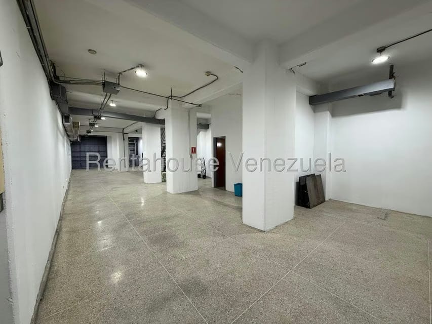 Comercial (Local Comercial) en Alquiler en Parroquia La Candelaria, Distrito Metropolitano - 4