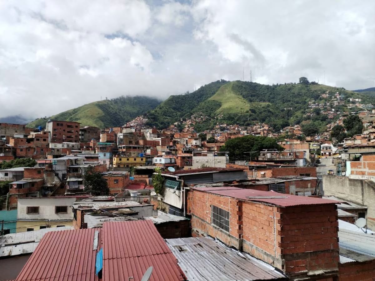 La Pastora vendo ¡Oportunidad! Casa 3 Niveles, 216 m2, 4H/2 ½ B, Sólo $ 45.000 - 5