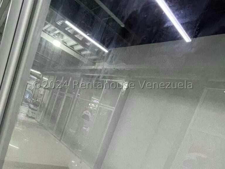 Comercial (Local Comercial) en Alquiler en La Esmeralda, Carabobo - 3