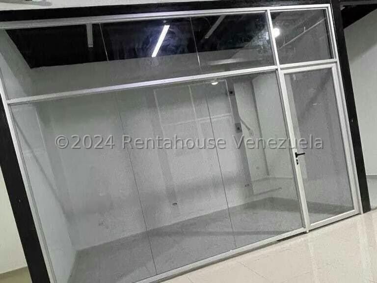 Comercial (Local Comercial) en Alquiler en La Esmeralda, Carabobo - 4