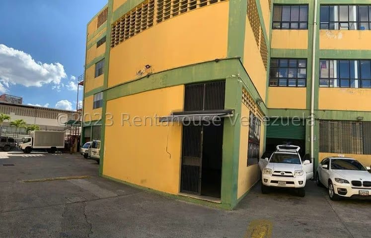 LOCAL COMERCIAL EN VENTA – YENNIEF ROJAS