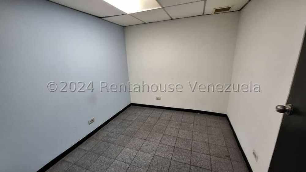 Comercial (Local Comercial) en Alquiler en La Urbina, Distrito Metropolitano - 12