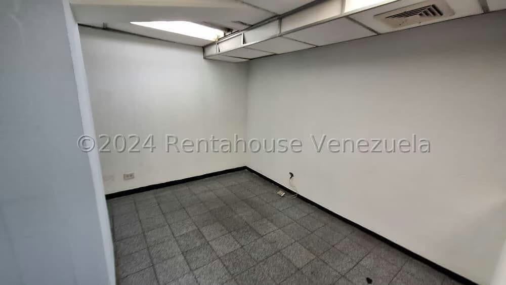 Comercial (Local Comercial) en Alquiler en La Urbina, Distrito Metropolitano - 14